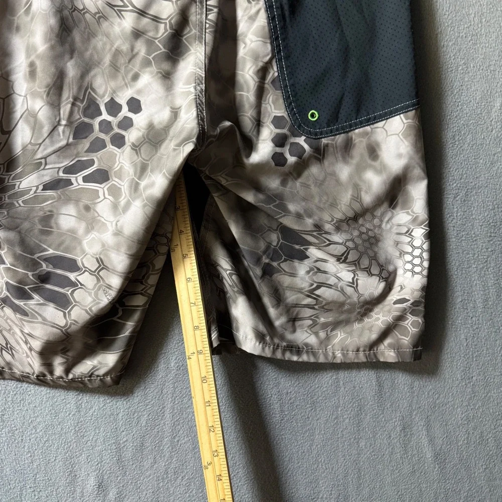Huk Fishing Mens Kryptek Camo Board Shorts Brown Neon Green Size 36-38